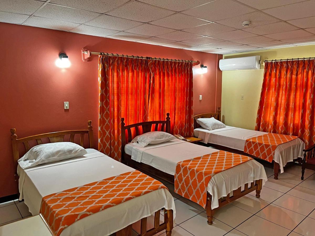 Sundeck Suites Boissiere Village ภายนอก รูปภาพ